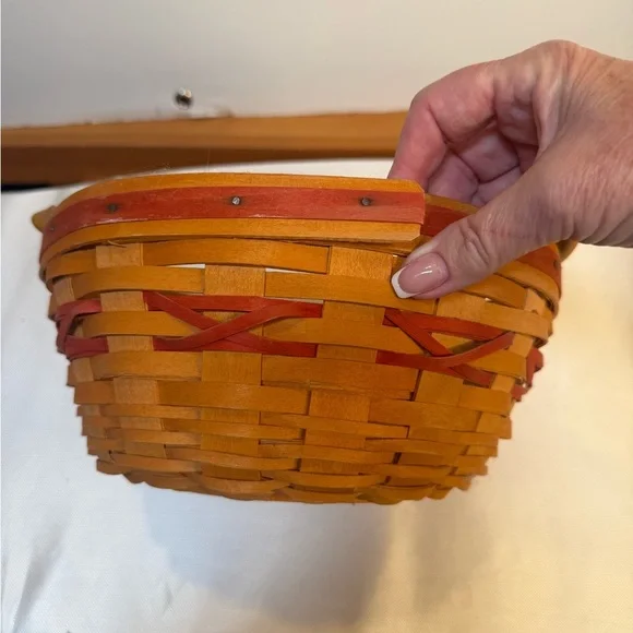Longaberger Hand-Woven Basket with PLASTIC insert and Floral Liner 1999 - Picture 4 of 14